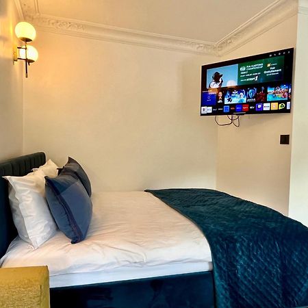 Studio Pres Des Champs-Elysees Paris Exterior foto